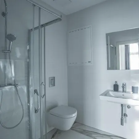 Charles Bridge Modern Apartment Prague